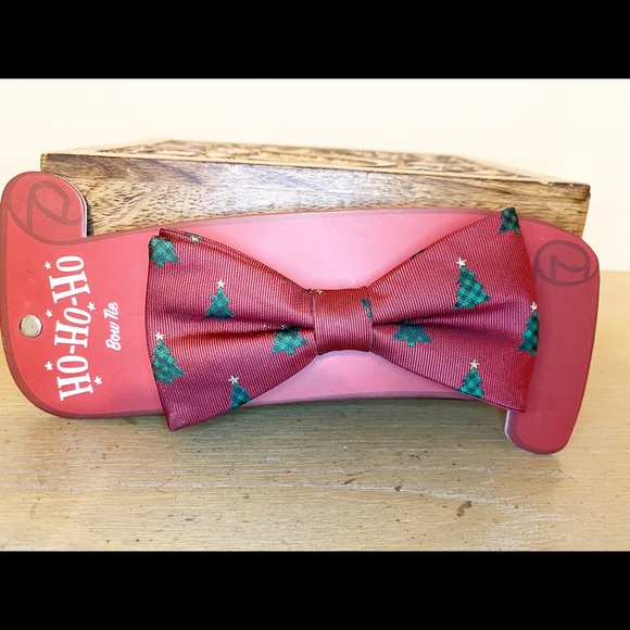 Christmas Bow Tie - Picture 1 of 3